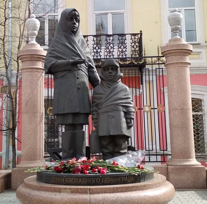 Памятнимк Детям войны в Красноярске Памятнимк Детям войны в Красноярске